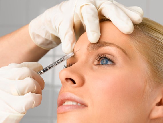 Relatox ou Botox - quel est le meilleur? Comparaison des injections pour les clichés beauté