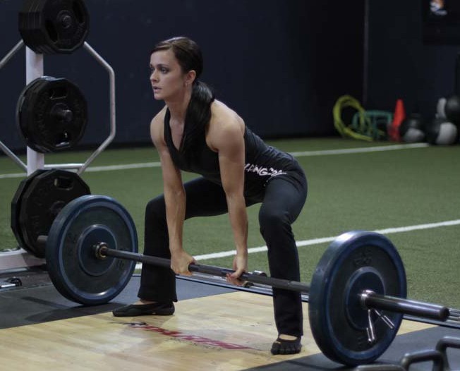 Exercices d'haltères pour femmes, filles pour le dos, les bras, les muscles pectoraux, les fesses, les abdominaux, à la maison pour les débutants