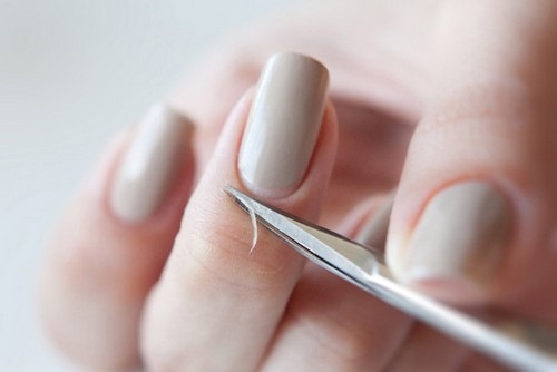 Comment renforcer vos ongles à la maison. Les meilleurs produits et recettes: vernis biogel, poudre acrylique, base, iode, sel