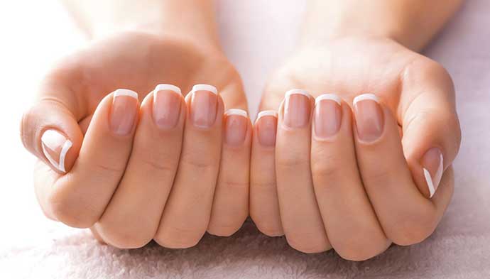 Comment renforcer vos ongles à la maison. Les meilleurs produits et recettes: vernis biogel, poudre acrylique, base, iode, sel