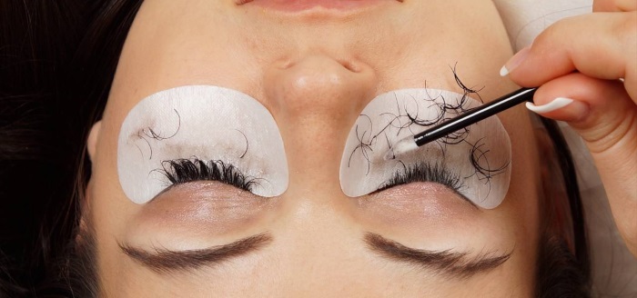 Dissolvant pour enlever le tatouage des cils, des sourcils. Dissolvant de gel. Photos, prix, avis