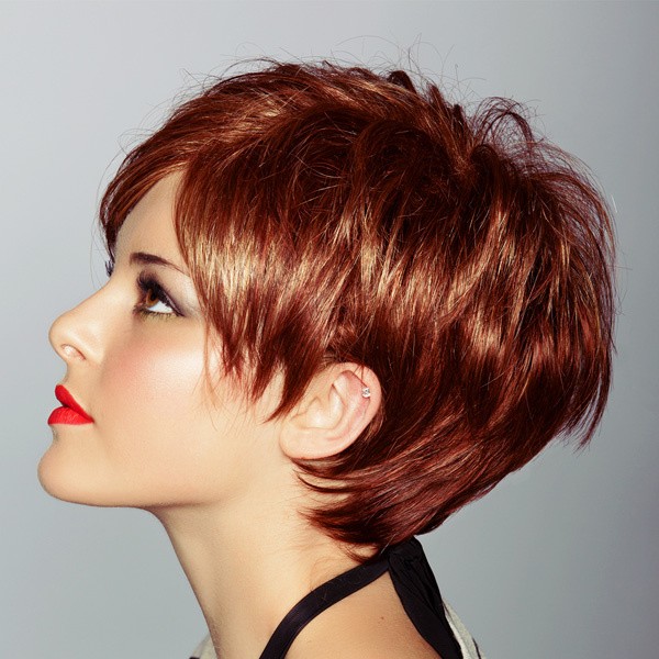 Coupe de cheveux Pixie pour cheveux courts et moyens pour femmes. Photo, vues avant et arrière, un schéma de la façon de couper, qui convient