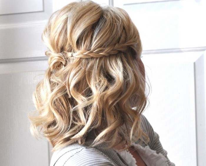 Coupes de cheveux aux épaules. Coiffures féminines à la mode et belles pour les cheveux moyens avec et sans frange. Une photo