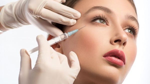 Qu'est-ce que le botox pour le visage, les injections, les injections de nano botox dans le front, les plis nasogéniens, les aisselles