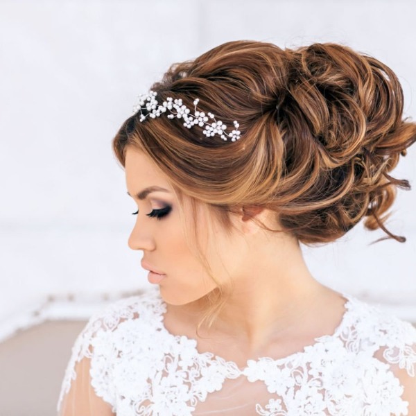 Coiffures pour cheveux longs étape par étape. Photo de belles coupes de cheveux simples avec et sans frange, soirée et mariage