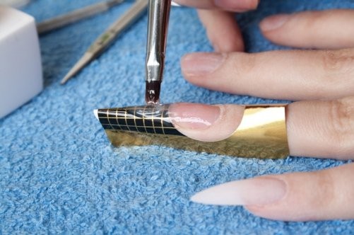 Extension des ongles avec gel, vernis gel, sur formes, sans gel et acrylique à vous-même à la maison. Cours pour débutants