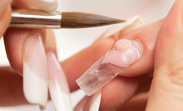 Extension des ongles avec gel, vernis gel, sur formes, sans gel et acrylique à vous-même à la maison. Cours pour débutants