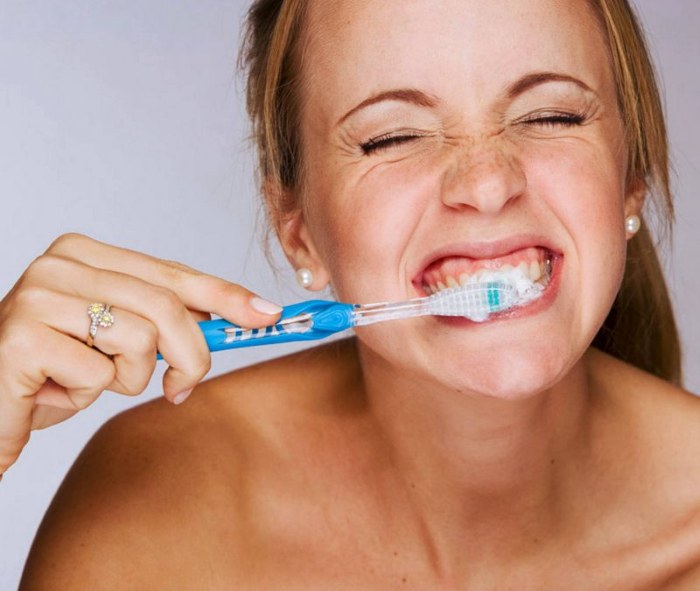 Comment blanchir les dents à la maison sans endommager l'émail rapidement du jaunissement. Produits et recettes folkloriques