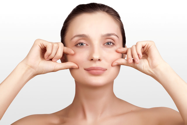 Revitonics - construction du visage, gymnastique du visage. Exercice, fitness anti-rides, pour l'élasticité de la peau, des muscles du cou et du visage