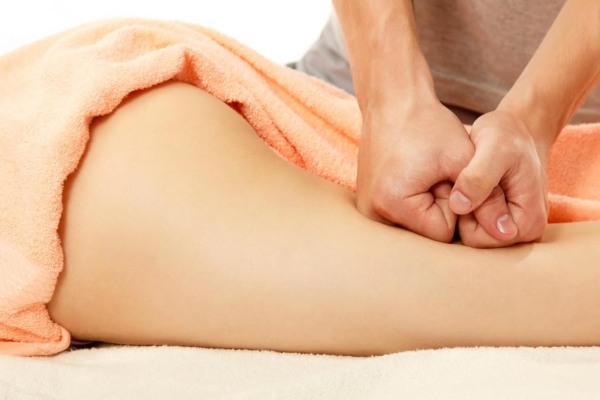 Massage anti-cellulite à domicile. Comment faire pour perdre du poids sur l'abdomen, les jambes, les fesses et d'autres parties du corps. Instructions étape par étape avec photo