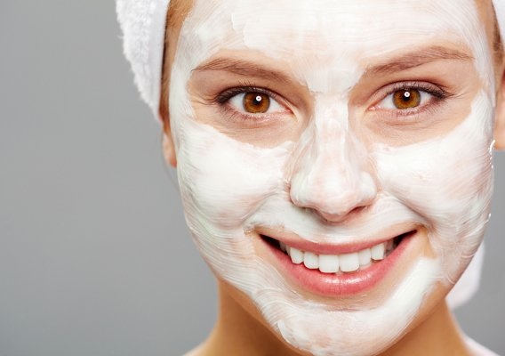 Masques anti-âge pour le visage, des rides autour des yeux, pour la peau après 30, 40, 50 ans. Recettes et comment appliquer à la maison