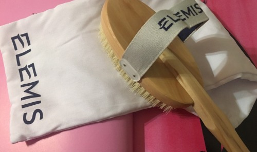 Brosse de massage corporel. Avis sur les meilleures brosses anti-cellulite avec manche amovible, double face. Comment utiliser à la maison