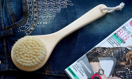 Brosse de massage corporel. Avis sur les meilleures brosses anti-cellulite avec manche amovible, double face. Comment utiliser à la maison