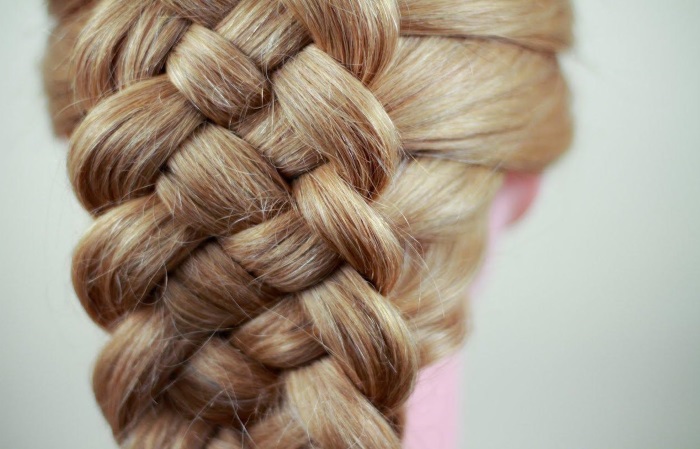 Tisser des tresses pour cheveux longs - des options belles, légères et inhabituelles pour tisser des boucles pour filles et filles