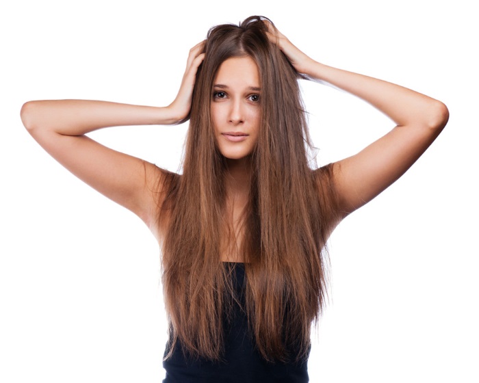 Pourquoi les cheveux sur la tête des femmes tombent - les raisons, ce qu'il faut faire, comment traiter. Recettes populaires pour la perte de cheveux, masques