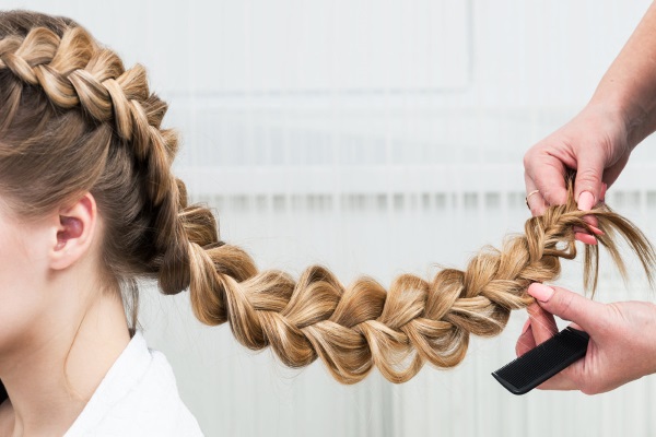 Des coiffures pour tous les jours pour les cheveux longs. Comment le faire soi-même, photo