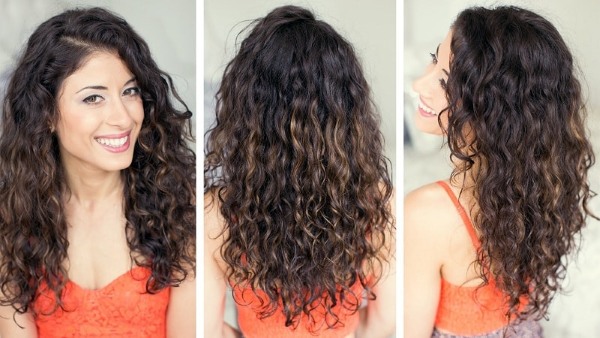 Coupes de cheveux à la mode pour cheveux bouclés et bouclés de longueur moyenne jusqu'aux épaules avec et sans frange. Une photo