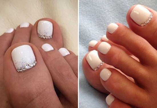 Conception avec des strass sur les ongles. Photos sur les mains, les pieds, comment fixer correctement et magnifiquement le gel avec du vernis. Idées et nouveautés de manucure