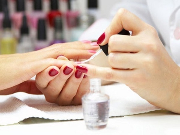 Comment renforcer les ongles avec du gel sous vernis gel. Quels gels sont les meilleurs à utiliser, comment la procédure se déroule étape par étape. Instruction avec photo