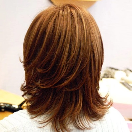 Cascade pour cheveux courts. Photo de coupes de cheveux devant et derrière, avec et sans frange, coiffage pour un visage rond, ovale, carré