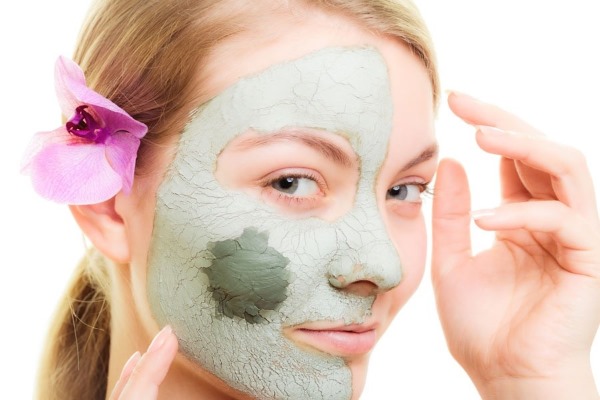 Masque lifting anti-rides pour peaux sèches et grasses. Recettes avec gélatine, amidon, citron