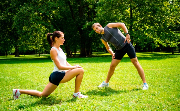 Exercices pour amincir l'abdomen et les côtés avec des haltères, un ballon, la respiration. Vidéo