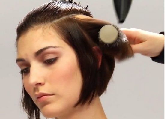 Coupes de cheveux asymétriques pour femmes pour cheveux courts pour un visage rond, ovale, triangulaire. Photo, vues avant et arrière