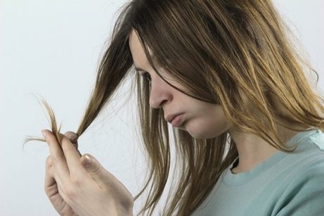 Laque pour les cheveux. Lequel est préférable d'utiliser, comment l'appliquer, comment le faire vous-même à la maison avec du sel de mer, hydratant, protecteur contre la chaleur, pour cheveux secs et peignage facile