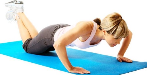 Comment pomper le dos à la maison et au gymnase pour une fille. Exercices avec une barre, des haltères, sur une barre horizontale et sans, avec votre propre poids