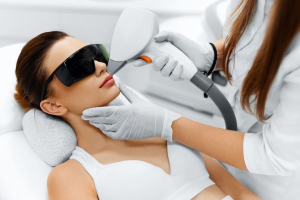 Épilation laser. Quel est le meilleur: laser à diode ou alexandrite pour le visage, le corps, la zone du bikini. Contre-indications et conséquences, résultats, photos