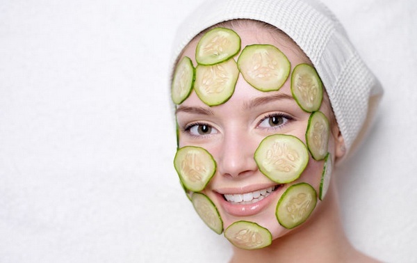 Masques pour la rosacée sur le visage à la maison. Recettes hydratantes et cicatrisantes avec ascorutine, vinaigre de cidre de pomme, thé vert, argile, miel, huile