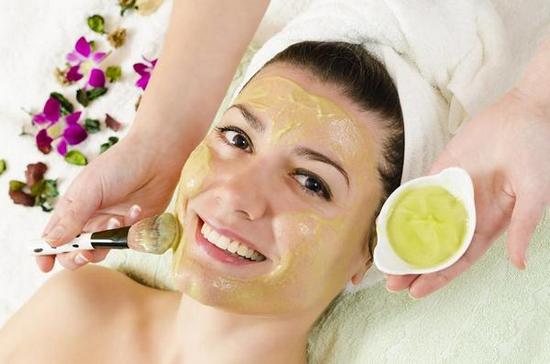 Masques à la glycérine et vitamine E, gélatine pour le visage contre les rides, relâchement cutané, plis profonds. Recettes et comment appliquer à la maison