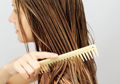 Masques pour éclaircir les cheveux à la maison pour les blondes et les brunes. Recettes au miel, cannelle, kéfir, citron, henné