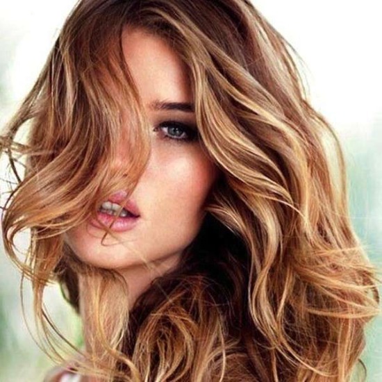 Balayage pour cheveux blonds mi-longs, courts, longs, technique de teinture avec assombrissement, photo