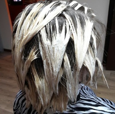 Balayage pour cheveux blonds mi-longs, courts, longs, technique de teinture avec assombrissement, photo