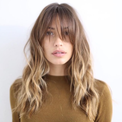 Coloration des cheveux dans le style du balayage pour les cheveux courts, moyens, longs, brun clair et foncés. Comment le faire vous-même à la maison. Qui convient. Une photo