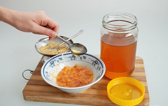 Huile de pêche. Propriétés et application en cosmétologie, médecine et cuisine. Prescriptions pour la peau du visage et du corps, les ongles, les cheveux, dans le traitement des maladies