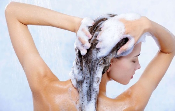 Shampooings sans sulfates ni parabens. Liste des produits professionnels, naturels et biologiques pour adultes et enfants