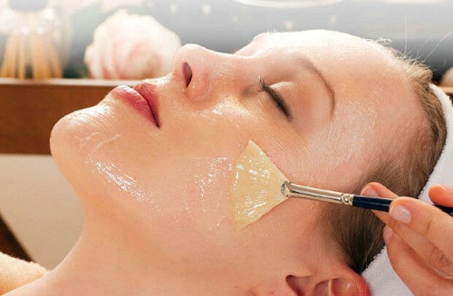 Soins de la peau après le peeling du visage: laser, chimique, fruit, glycolique, matériel, rétinol, Jessner, jaune, TCA, bodyag, acide salicylique