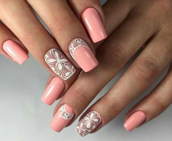 Français sur les ongles. Photo 2020, nouveautés: vernis gel blanc avec un motif, belle ombre, dégradé, géométrie shellac