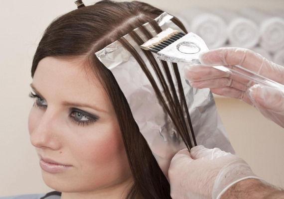 Beaux reflets sur les cheveux foncés: courts, moyens, longs. À quoi ça ressemble, qui lui convient, comment le faire étape par étape. Une photo