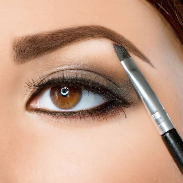 Maquillage des sourcils pas à pas avec une photo à la maison: avec un crayon, des ombres, de la cire, de l'encre. Cours pour débutants