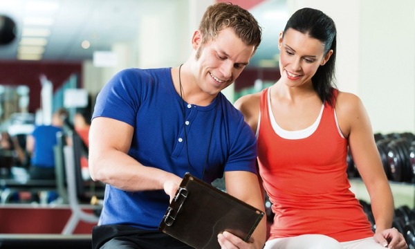 Programme d'entraînement quotidien pour les filles à la maison et au gymnase. Un ensemble d'exercices pour perdre du poids et prendre du poids