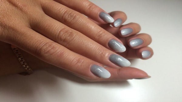 Vernis à ongles ambré, photo. Nouveau design 2020: shellac blanc, noir, rouge pour ongles courts et longs. Master class au pinceau, aérographe