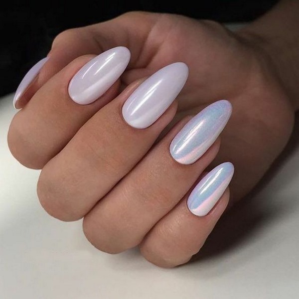 Manucure blanche. Photo, nouveau design 2020 pour ongles courts et longs avec frottement, pierres, paillettes, argent, or, français avec un motif, strass