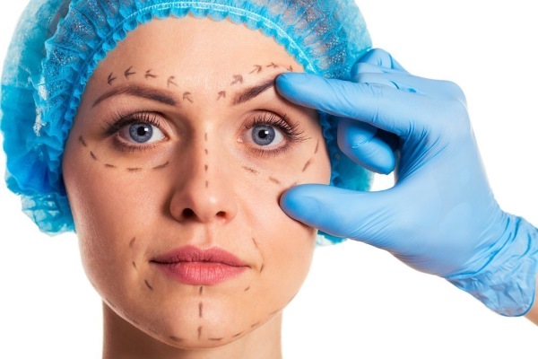 Blépharoplastie. Photos après la chirurgie par jour. Complications, récupération après circulaire, inférieure, supérieure. Rééducation, conséquences