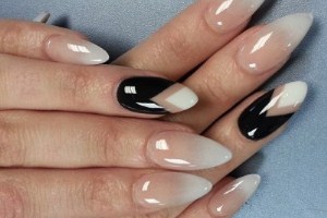 Français sur ongles en forme d'amande: nouveau en 2020. Design avec strass, paillettes, frottements, motif de vernis gel