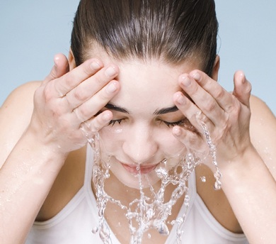 Shampooing Sebozol pour pellicules et séborrhée. Indications d'utilisation, composition, analogues bon marché, prix et avis