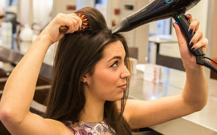 Produits de lissage des cheveux sans repassage: cosmétiques et folkloriques, soins en salon et méthodes à domicile