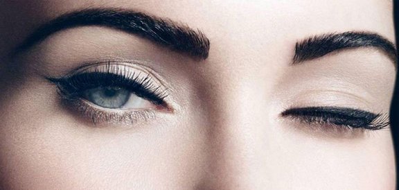 Tatouage des sourcils: méthode capillaire. Avantages et inconvénients, contre-indications, caractéristiques de mise en œuvre, photos avant et après